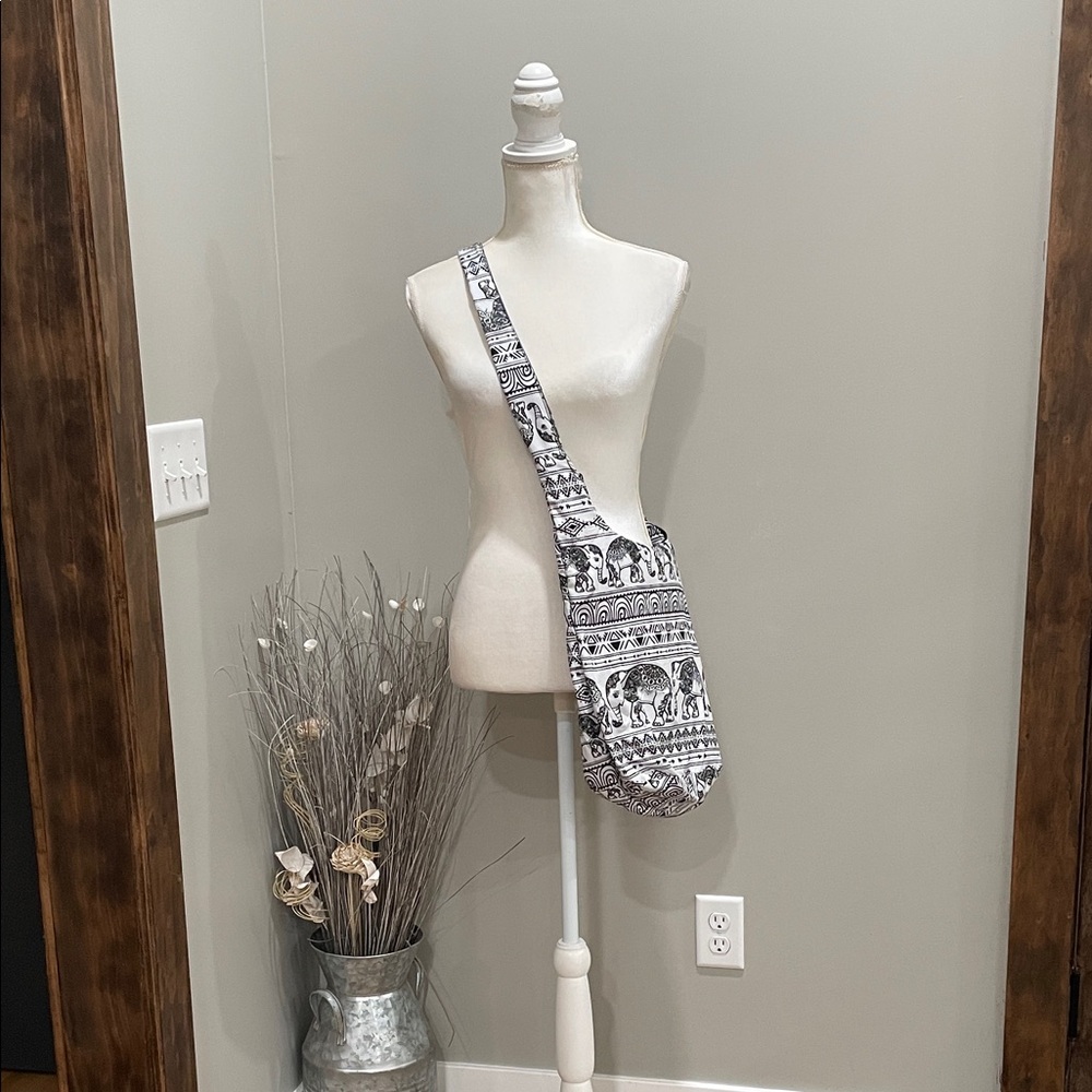 Women’s White & Black Hobo Bag